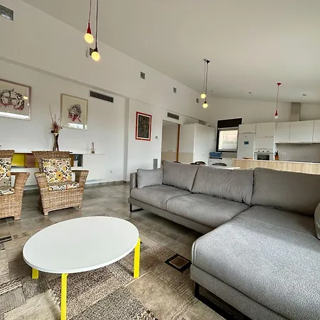 Moderne Medes Mar Mit Privatpool By Interhome